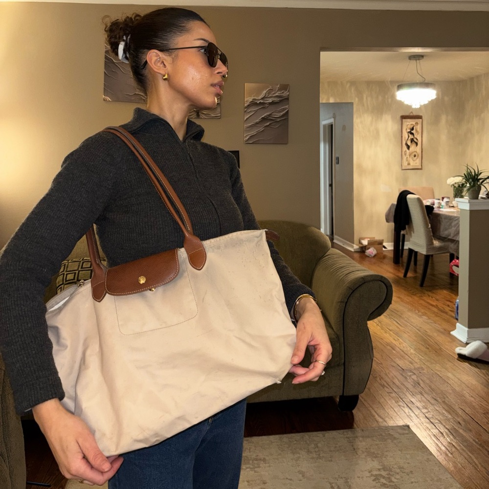 Longchamp Le Pliage Cream Tote Bag
HEAVILY WORN